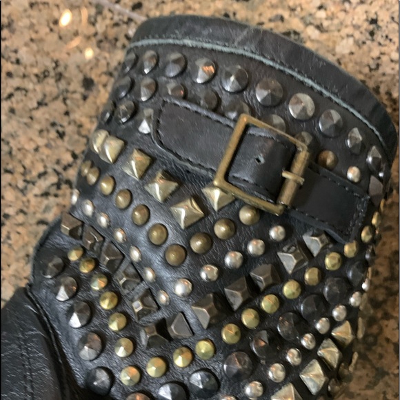 Steve Madden 💖 metal bits boots. - Picture 5 of 10